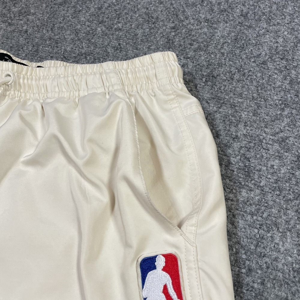 Chicago Bulls Shorts Mens Medium Eggshell Embroidered Pro Standard Heavyweight - Picture 6 of 14